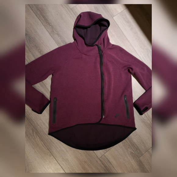 Nike Sweaters - Women's Nike tech performance zip up hoodie.